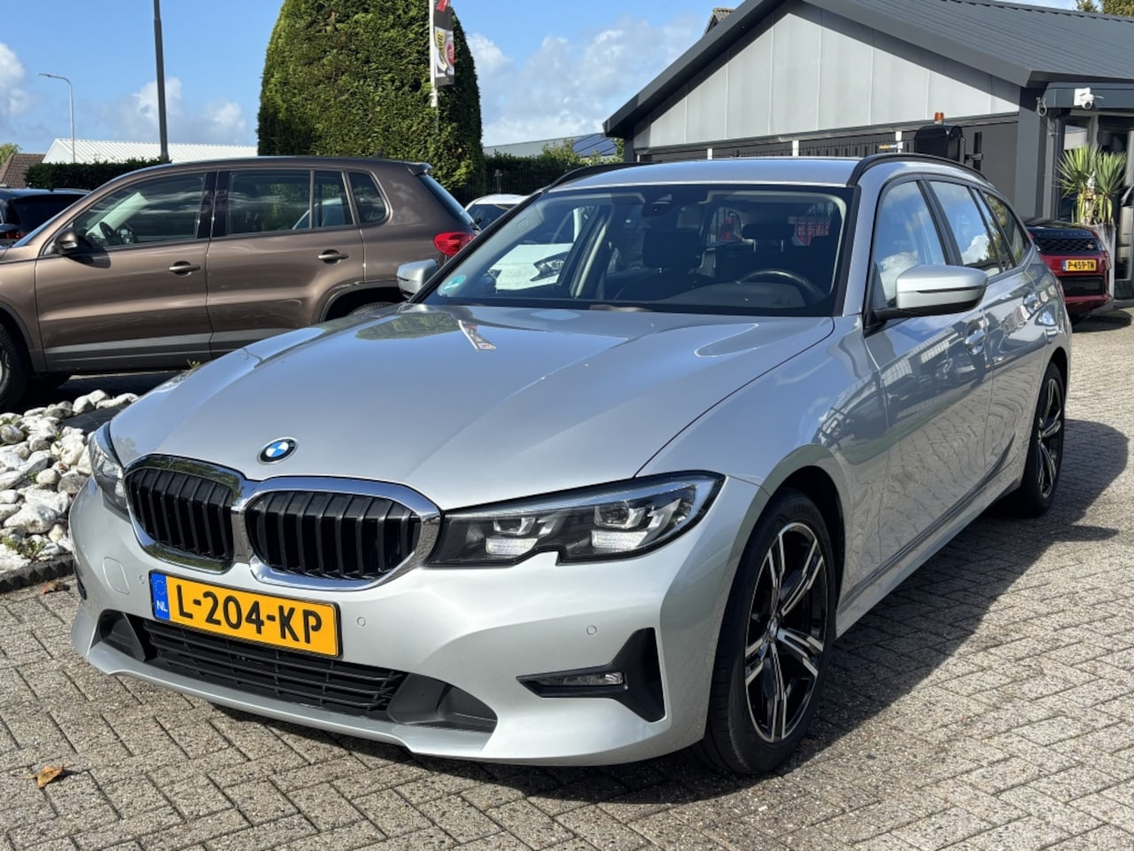 BMW 3-serie Touring - 320D Automaat 2020 Dealer Onderhouden - AutoWereld.nl