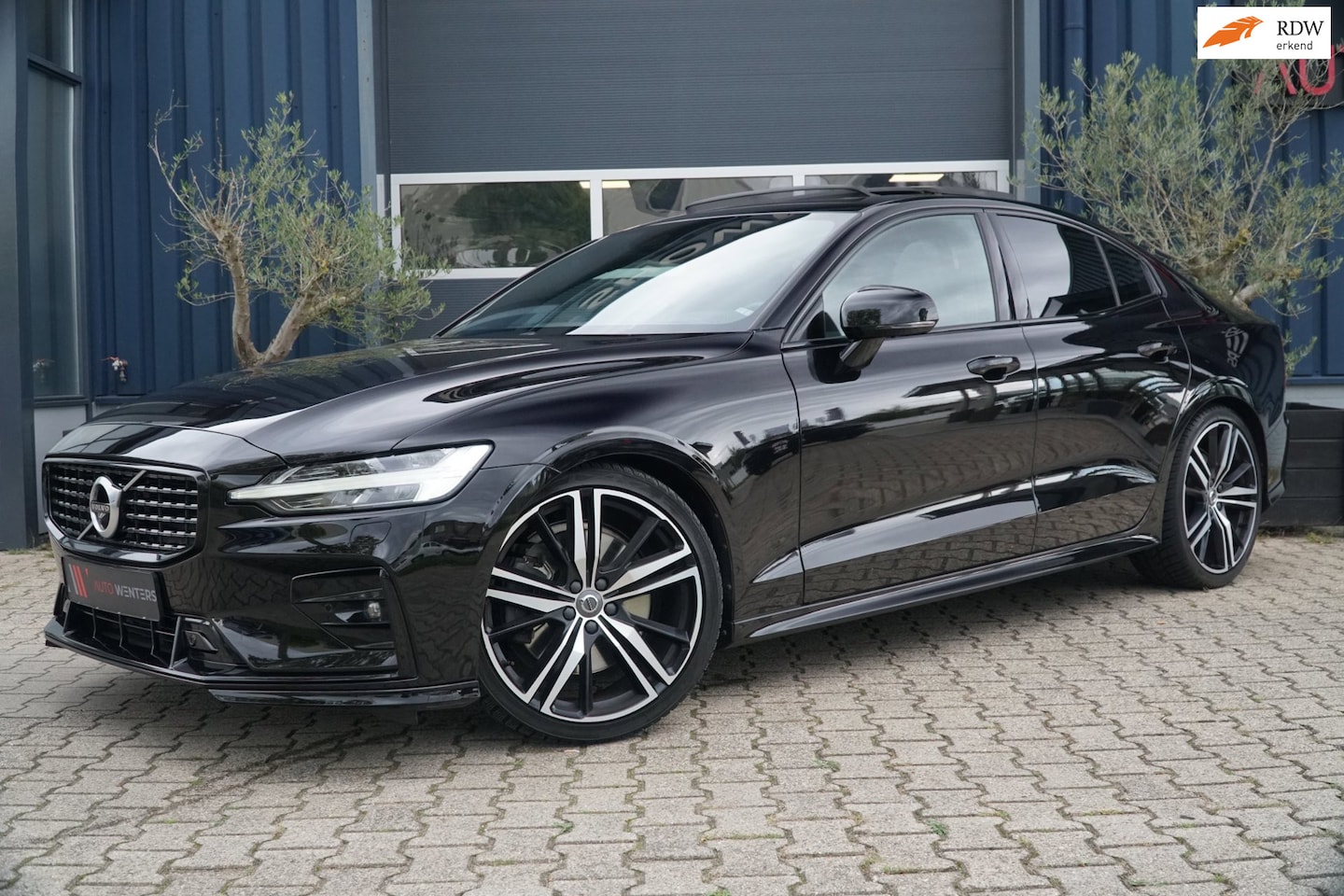 Volvo S60 - 2.0 T5 R-Design 250PK! PANO|BOWER&WILKINS|TREKHAAK - AutoWereld.nl