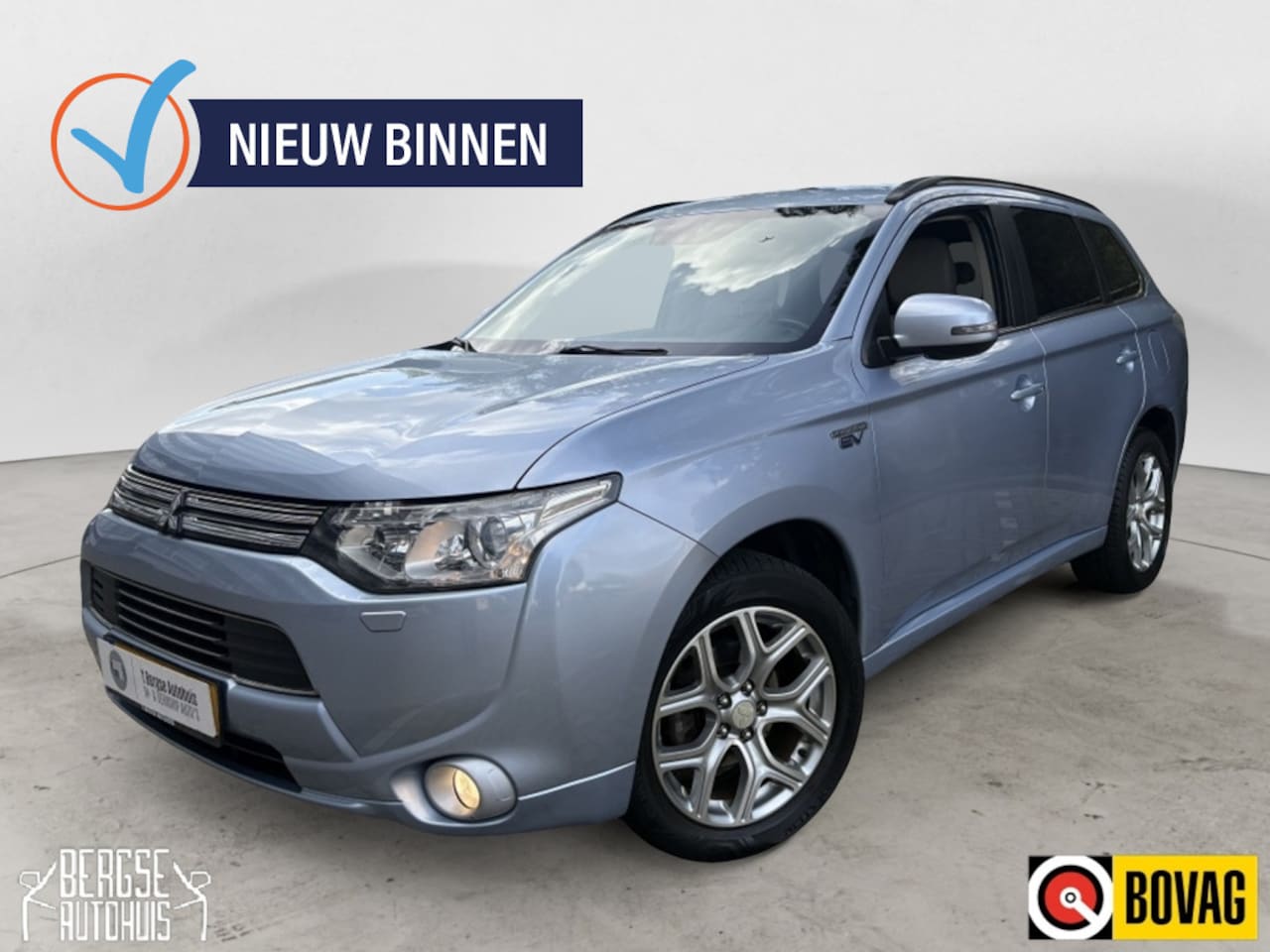 Mitsubishi Outlander - 2.0 PHEV Instyle+ Acc Navi Clima Dakje Trekhaak - AutoWereld.nl