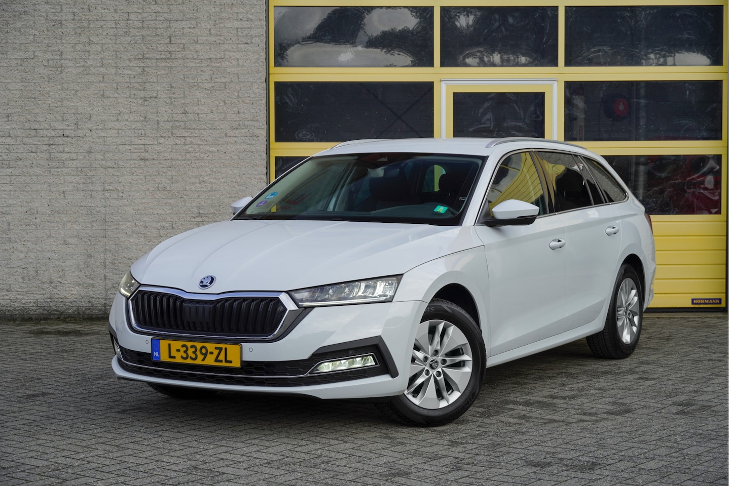 Skoda Octavia Combi - 1.0 TSI Business Edition BJ2021 Lmv 16" | Led V+A | Dynamische knipperlichten | Pdc | Trek - AutoWereld.nl