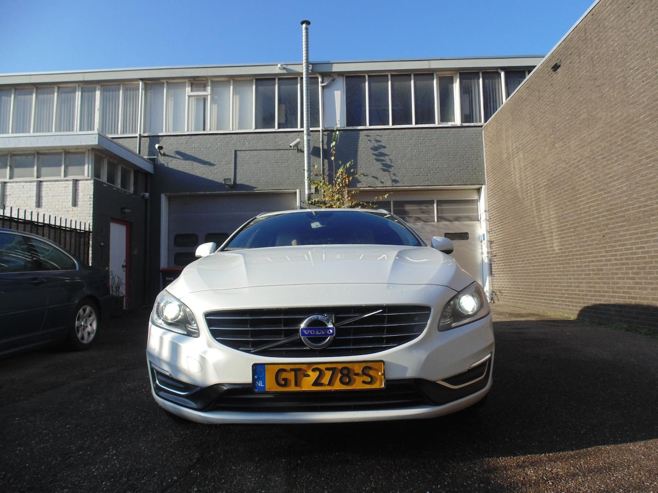 Volvo V60 - 2.4 D5 Twin Engine Special Edition 08-2015 315 PK euro 6 - AutoWereld.nl