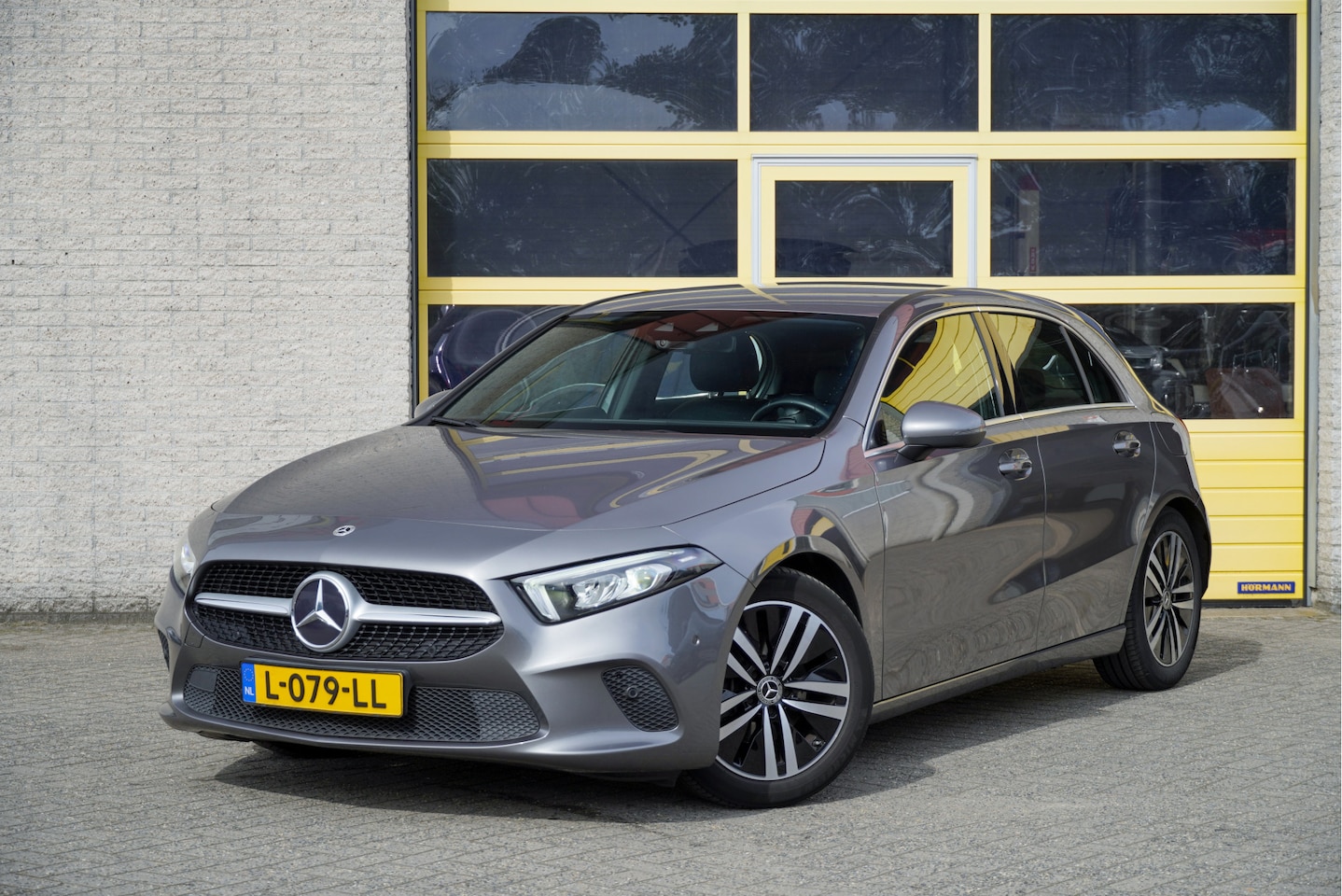 Mercedes-Benz A-klasse - 180 Automaat! 5drs Business Solution Luxury BJ2021 Lmv 17" | Led V+A | Pdc | Elek. trekhaa - AutoWereld.nl