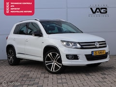 Volkswagen Tiguan - 2.0 TSI R Line 4Motion Trekhaak Pano LED Stoelverwarming