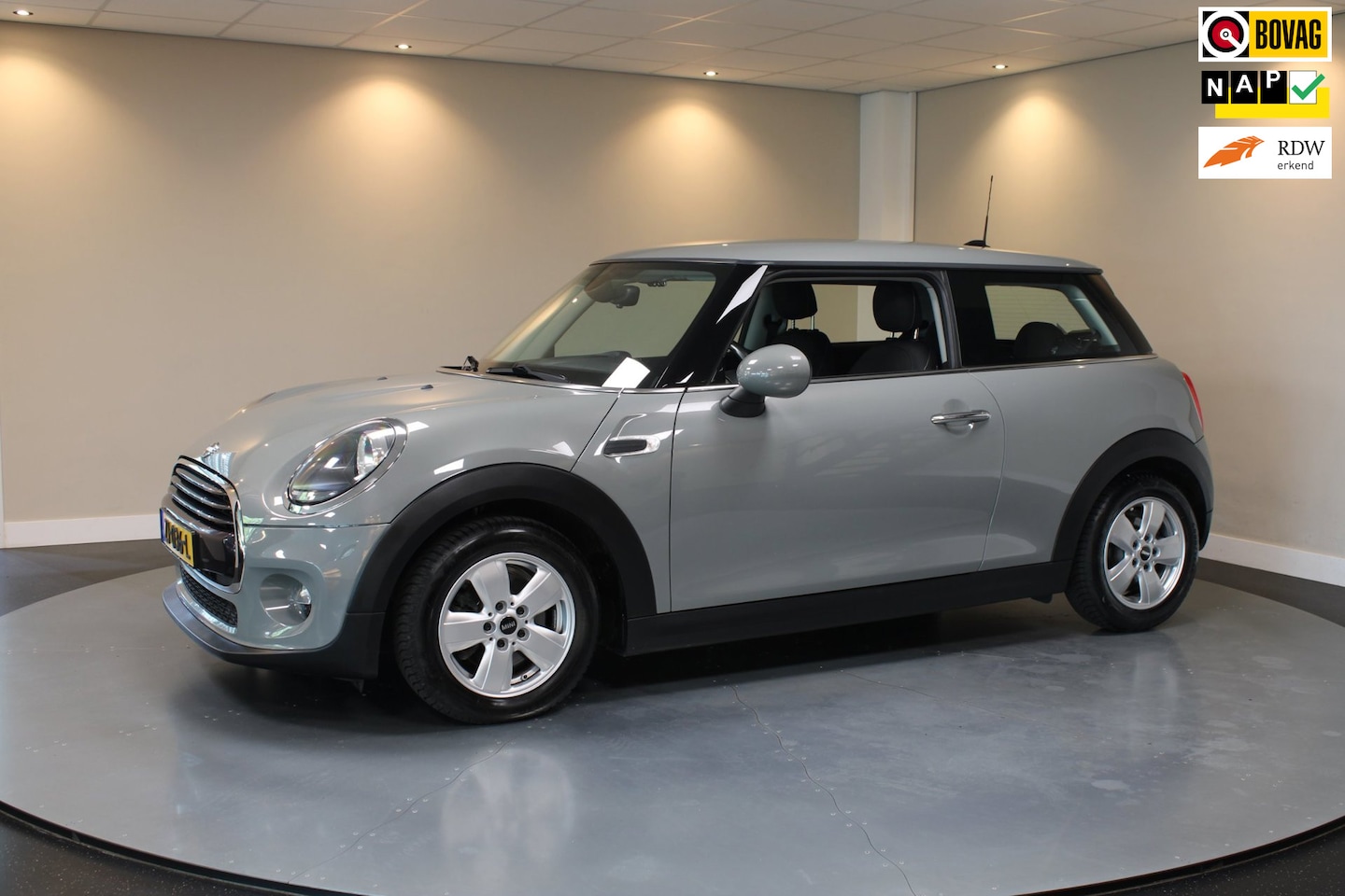 MINI 3-Deurs - 1.5 Cooper Salt *Dealer OH* Carplay|Navi|Cruise|Neon-ring|Nardo-Grey|Lage km-stand|NAP - AutoWereld.nl