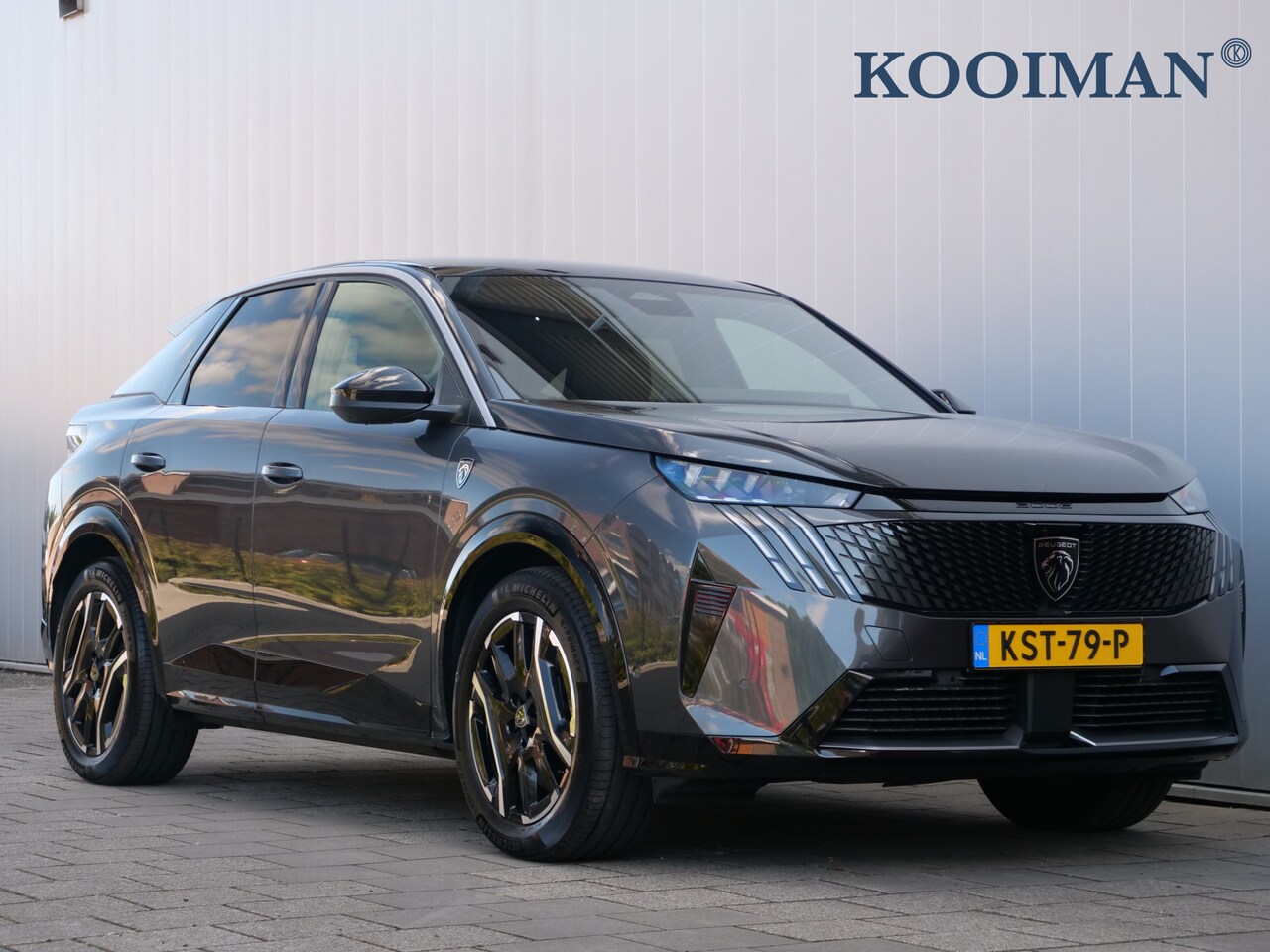 Peugeot e-3008 - GT 73 kWh 210pk Automaat Keyless / Stoel-/Stuurverwarming / Adaptive Cruise / SOH 96,4% - AutoWereld.nl