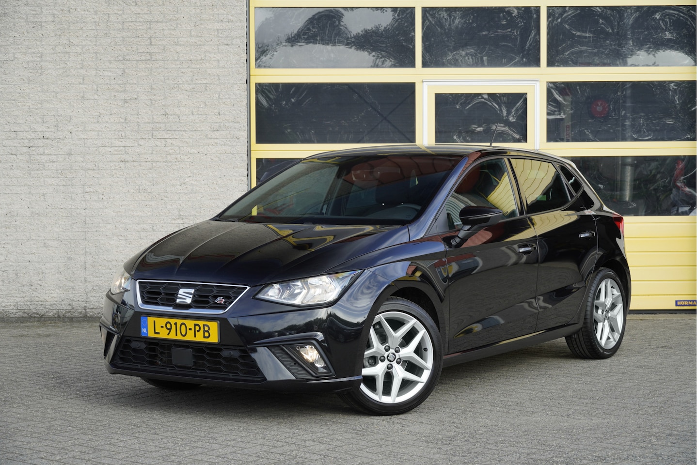 SEAT Ibiza - 1.0 TSI 5drs FR Business Intense BJ2021 Lmv 17" | Led | Pdc | Achteruitrijcamera | App-Con - AutoWereld.nl