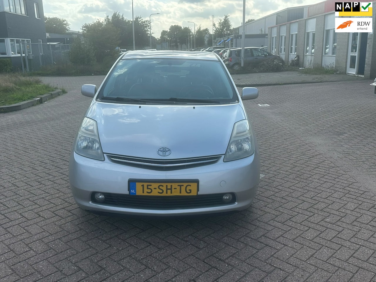 Toyota Prius - 1.5 VVT-i Tech Edition 1.5 VVT-i Tech Edition - AutoWereld.nl