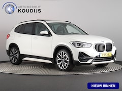 BMW X1 - sDrive20i High Executive (Pano / Afn. trekhaak / Camera / Head up / Elek. achterklep / 19'
