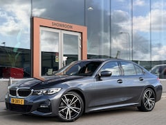 BMW 3-serie - 320i M-Sport | Cruise | M Zetels | Apple Carplay | Navi | Sfeerverlichting |