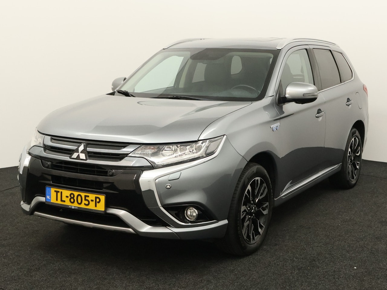 Mitsubishi Outlander - 2.0 PHEV instyle+ Bluetooth, Cruise control adaptief, Parkeersensor voor en achter, Rondom - AutoWereld.nl