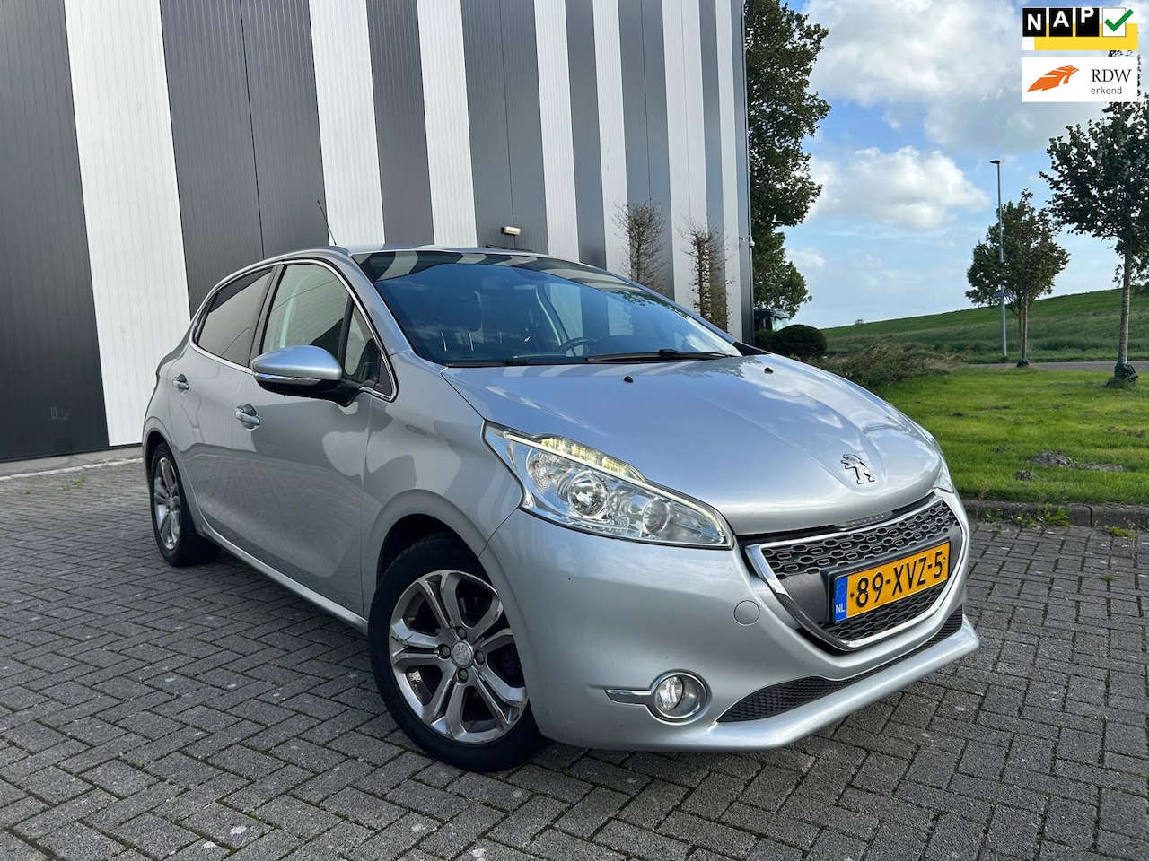 Peugeot 208 - 1.4 VTi Griffe Clima-Cruise-Navi-Leder-Led-Lmv - AutoWereld.nl