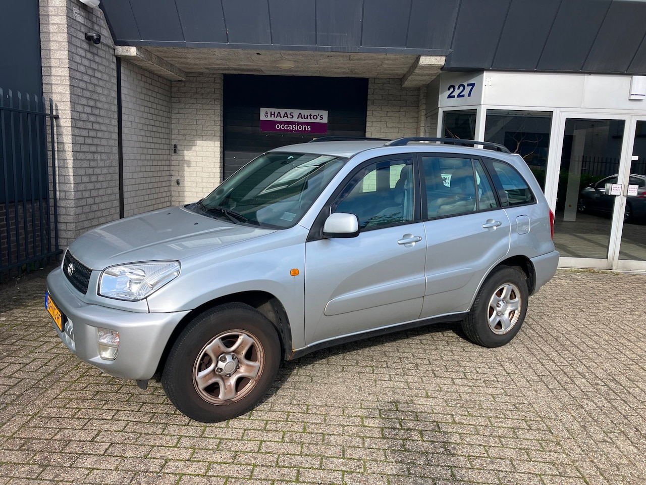 Toyota RAV4 - 1.8-16V VVT-i Luna / AIRCO / TREKHAAK / 5 DEURS / TOYOTA DEALER SERVICED / NL-AUTO+NAP - AutoWereld.nl