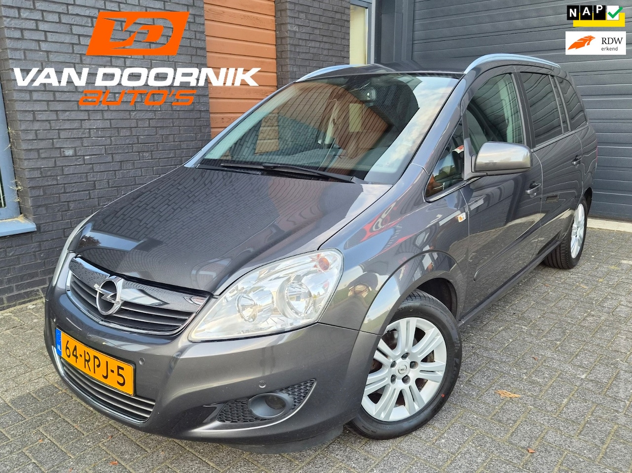 Opel Zafira - 1.8 Cosmo 7-Persoons/Airco/Trekhaak/Nieuwe Distributieriem/Nieuwe APK! - AutoWereld.nl