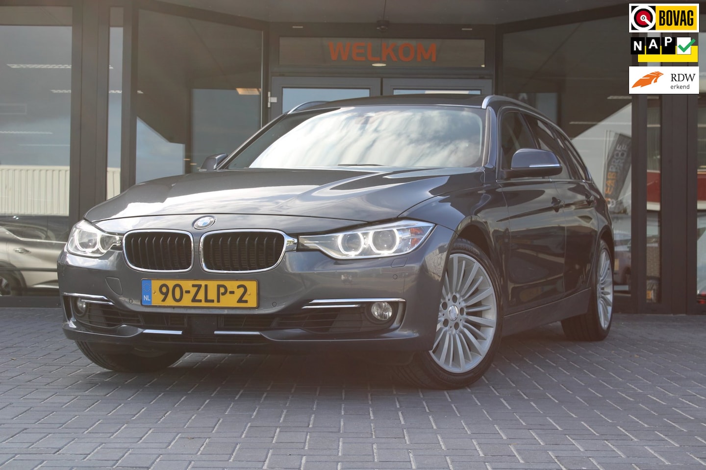 BMW 3-serie Touring - 328i High Executive 328i High Executive, H/K, Leder, Pano, Adaptive Cruise Control, Verwarmde achterbank - AutoWereld.nl