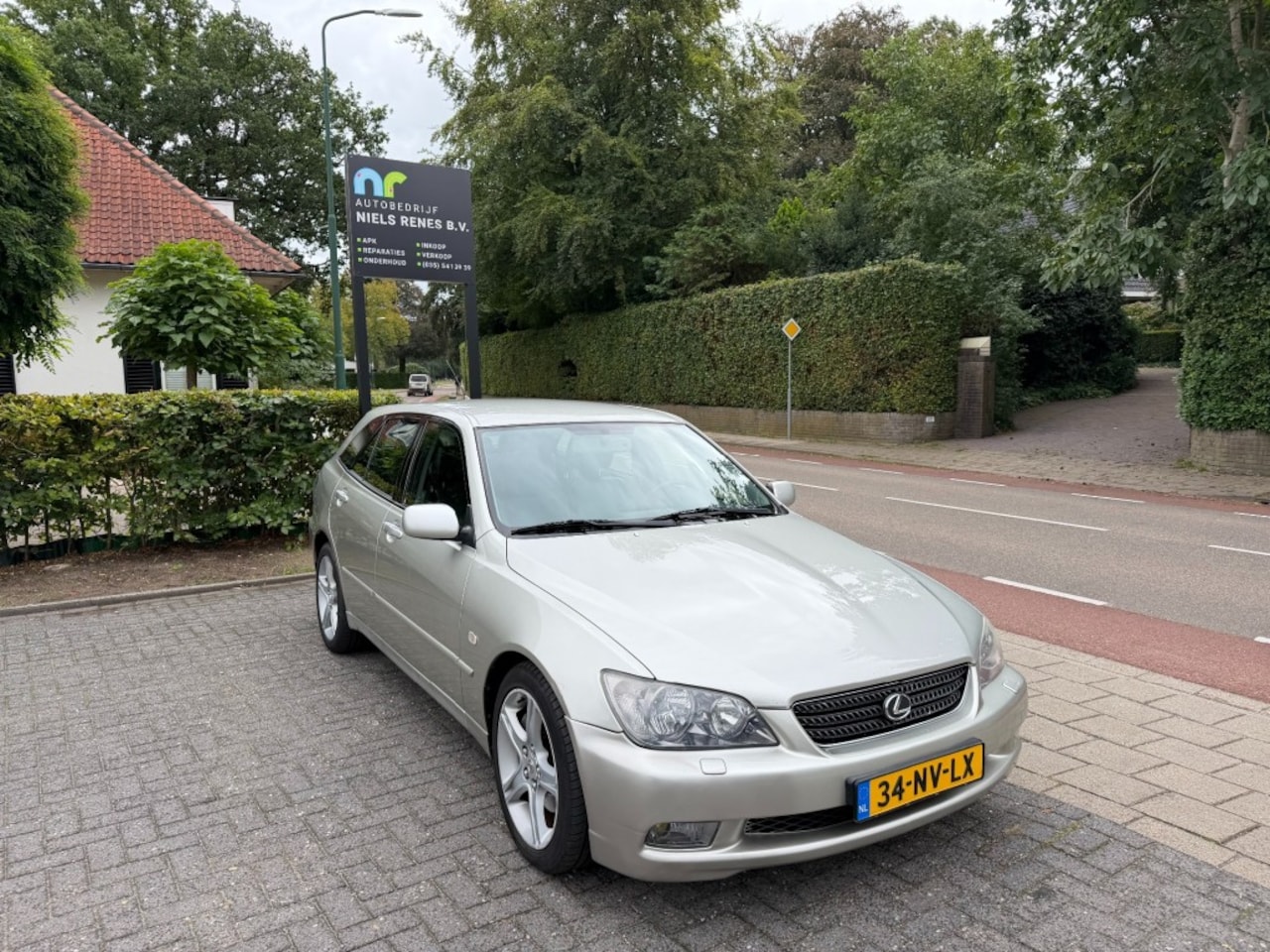 Lexus IS - 2JZ motor/Automaat/Airco/Cruise control/Youngtimer/NL auto - AutoWereld.nl