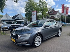 Skoda Octavia - 1.4 TSI IV PHEV BUSINESS EDITION / CARPLAY / CAMERA / STOELVERWARMING / DAB / LED / ADAP.