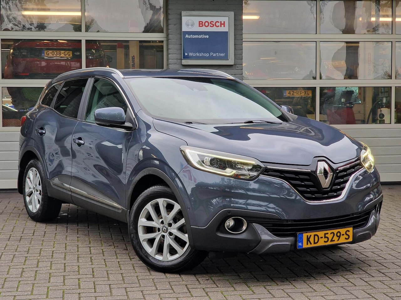 Renault Kadjar - 1.2 TCe Intens|Automaat|Clima|Cruise|Camera|Trekhaak|PDC|Navi| - AutoWereld.nl