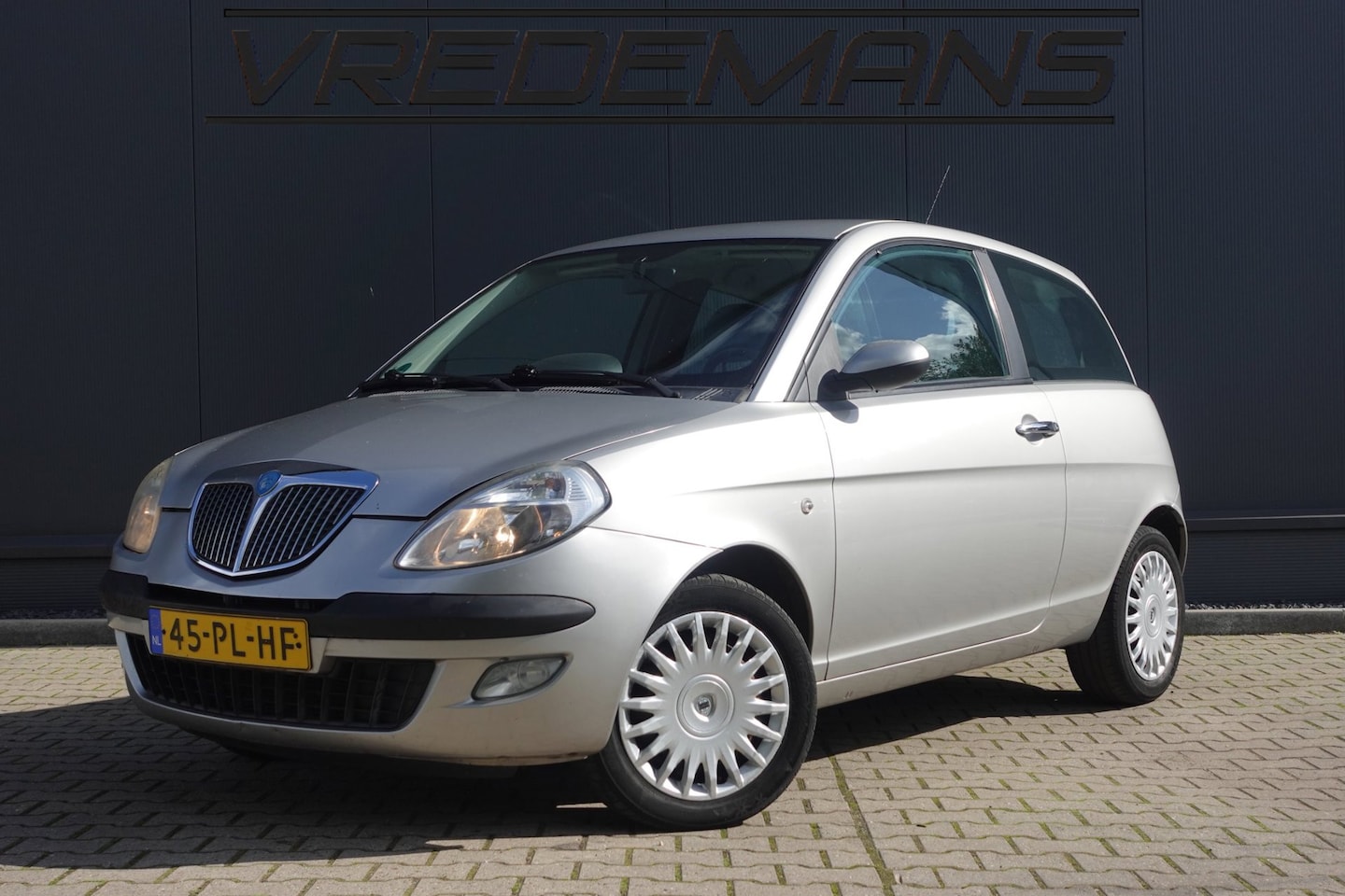 Lancia Y(psilon) - Ypsilon 1.2-16V Argento - AutoWereld.nl