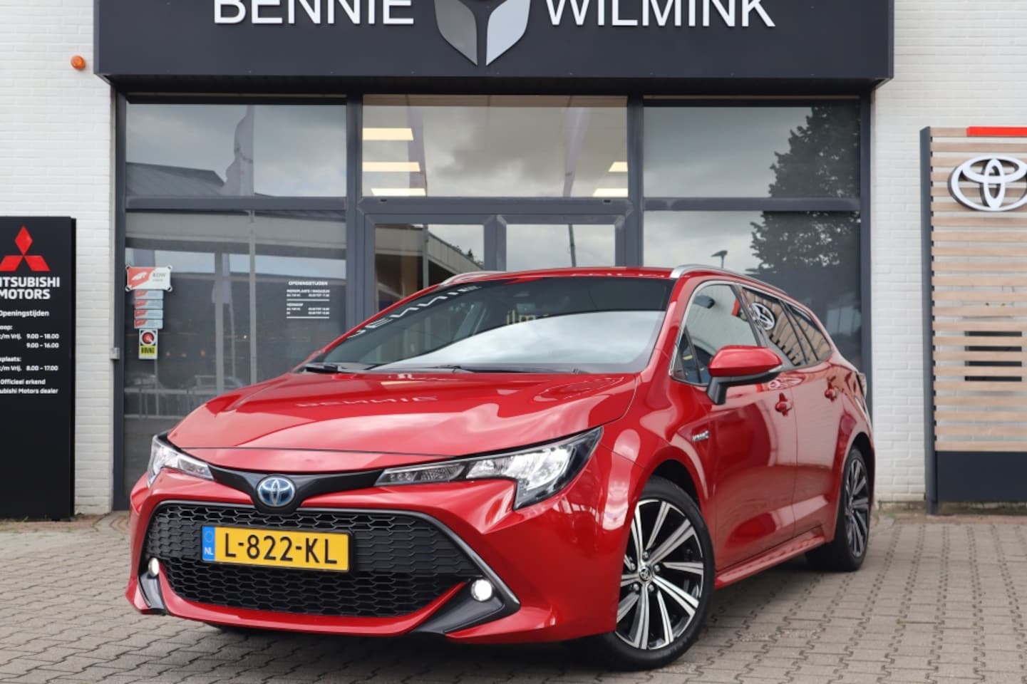 Toyota Corolla Touring Sports - 1.8 Hybrid Dynamic Trekhaak | All Seasons | Carplay | Stoelverwarming - AutoWereld.nl