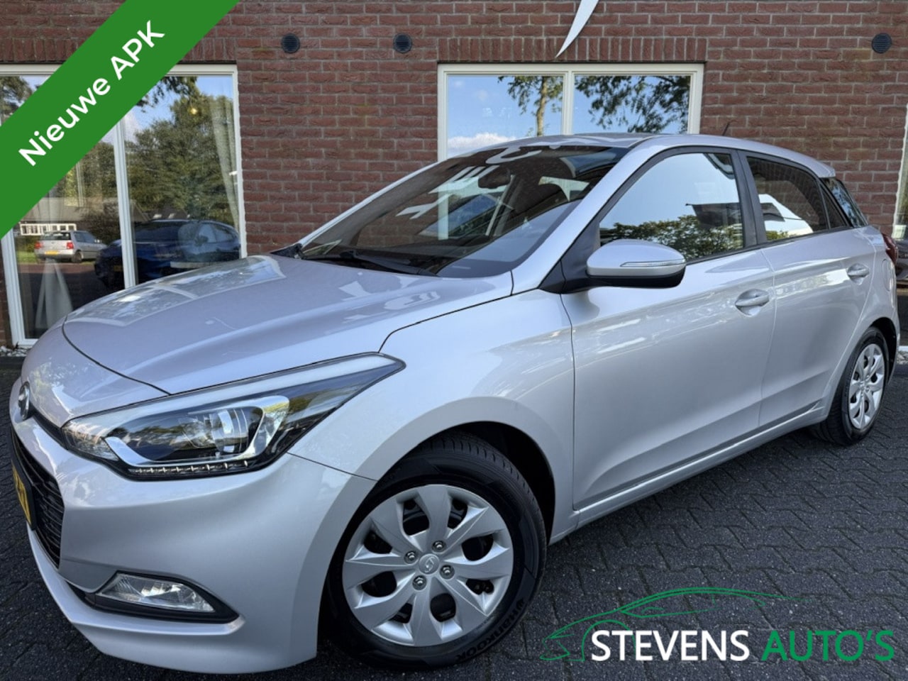 Hyundai i20 - 1.0 T-GDI Comfort NIEUWE APK / CAMERA / CLIMA / CRUISE / AIRCO - AutoWereld.nl