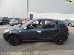 Dacia Sandero - 1.2 Lauréate 5 DEURS 2010 met trekhaak