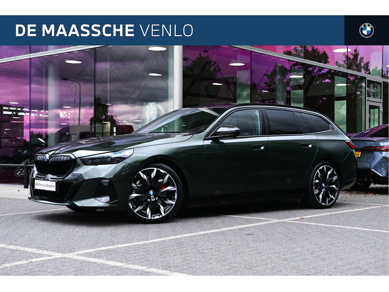 BMW 5-serie Touring - 530e M Sport Automaat / Trekhaak / Stoelventilatie  / Adaptieve LED / Bowers & Wilkins / P - AutoWereld.nl