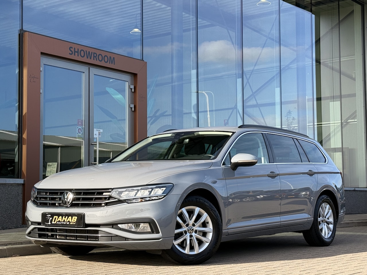 Volkswagen Passat Variant - 1.5 TSI Business | Electrische Trekhaak | ACC | Massage | DAB | Achteruitrijcamera | - AutoWereld.nl