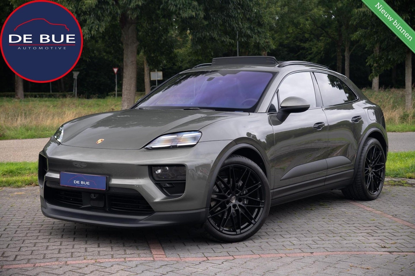Porsche Macan - 4 100 kWh|1e Eig|Org NL NAP|Achterasbesturing|Trekhaak|Panoramadak|Head Up|Chrono|Aventuri - AutoWereld.nl