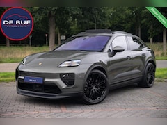 Porsche Macan - 4 100 kWh|1e Eig|Org NL NAP|Achterasbesturing|Trekhaak|Panoramadak|Head Up|Chrono|Aventuri