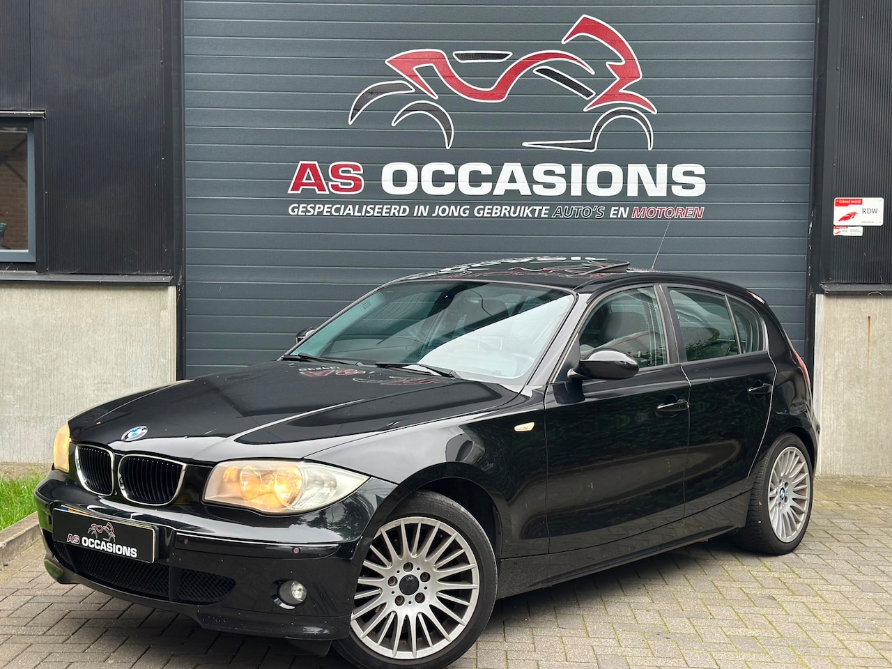 BMW 1-serie - 118d Business Line - Pano - Stoelvw - Airco - AutoWereld.nl
