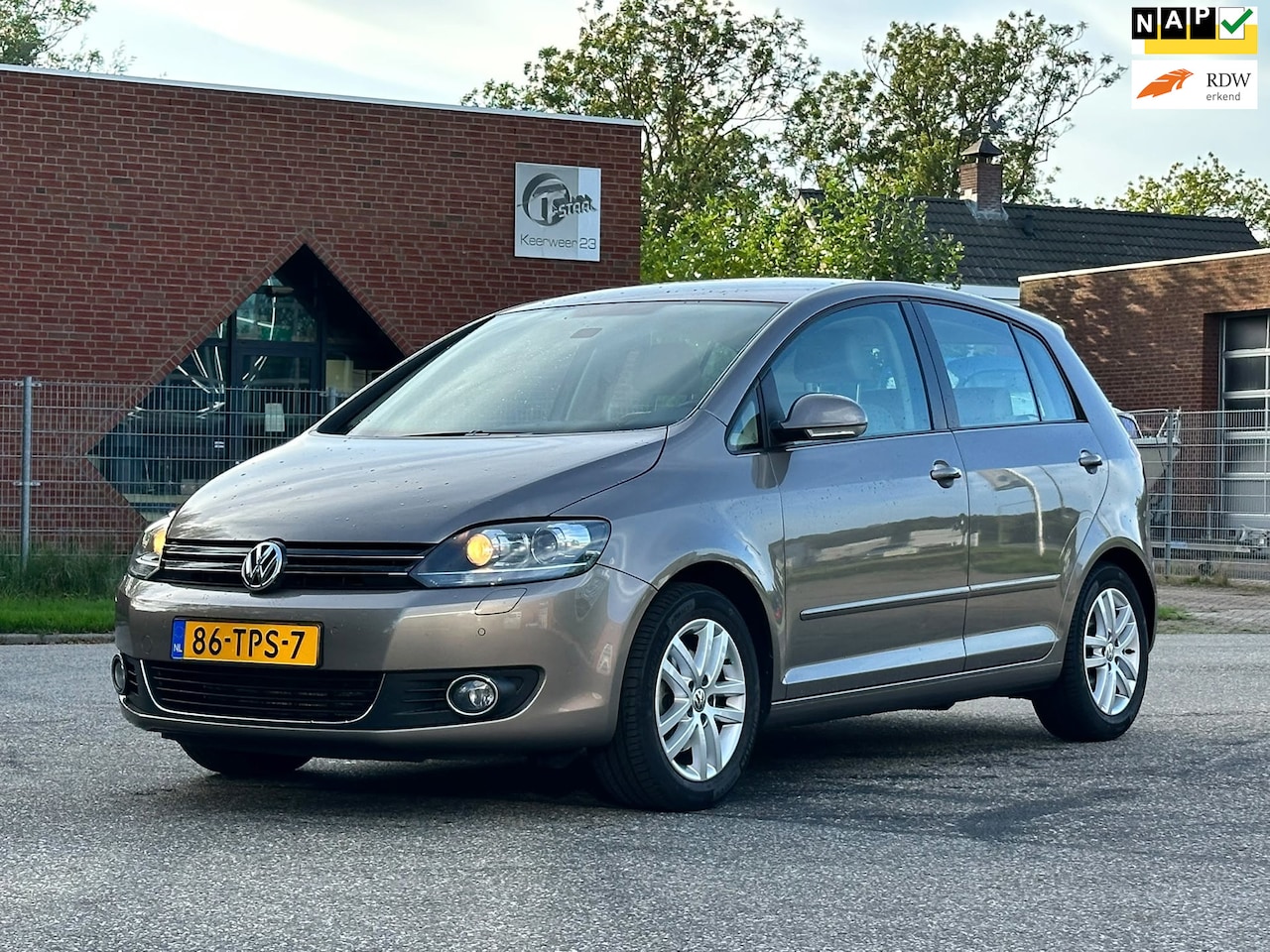Volkswagen Golf Plus - 1.4 TSI Highline Automaat*1e Eigenaar*Cruise*NAP*Clima*Trekhaak*Alcantara*Dealer onderhoud - AutoWereld.nl