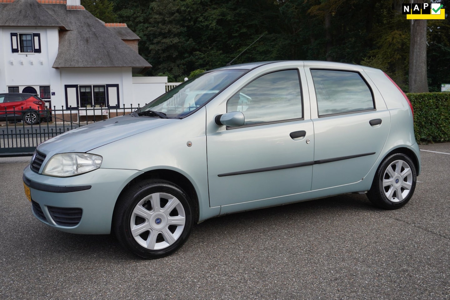 Fiat Punto - 1.4-16V Young 5 Drs Airco Cruise Trekhaak - AutoWereld.nl