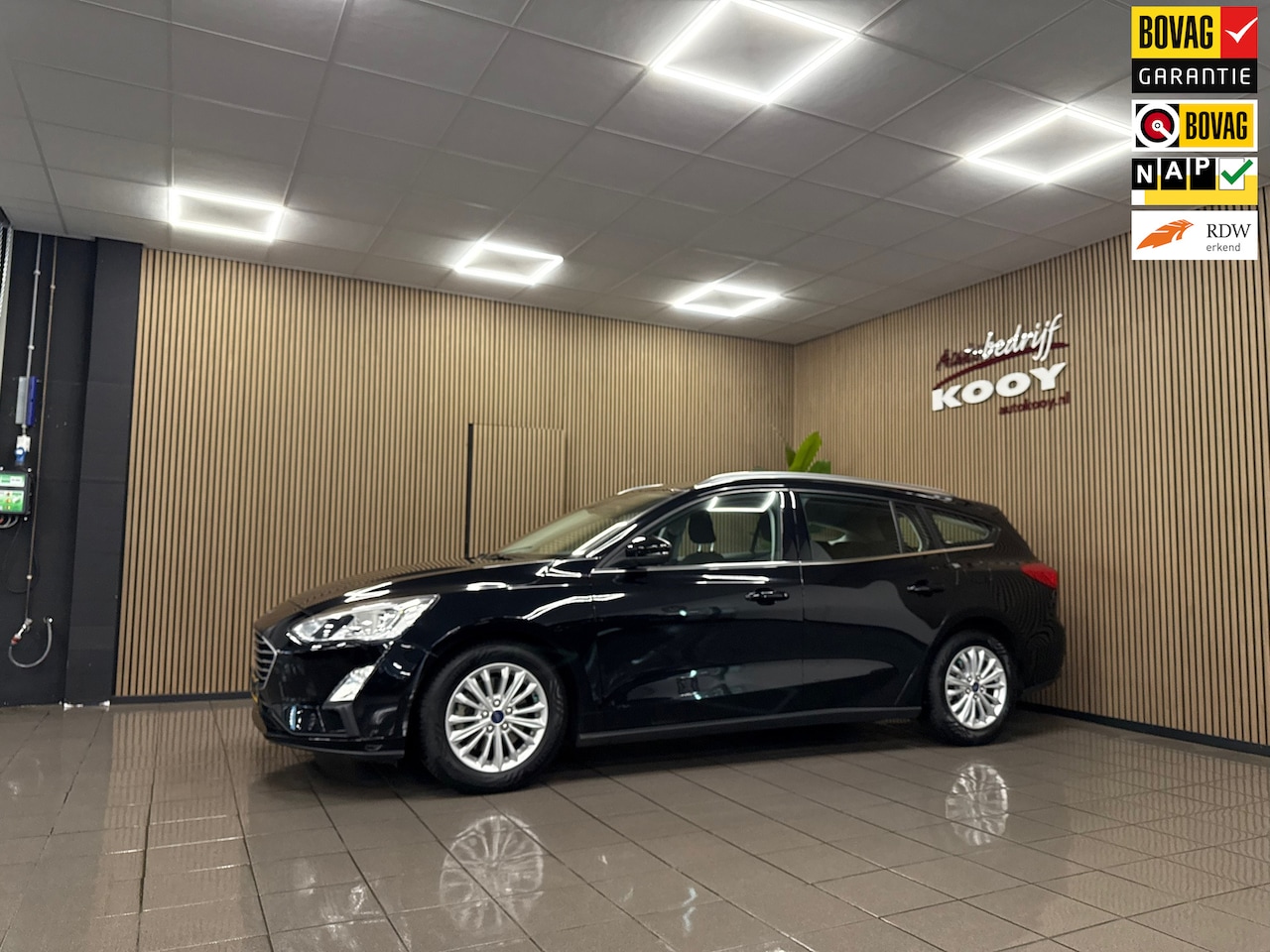 Ford Focus Wagon - 1.0 EcoBoost Titanium Business * Automaat / Carplay / Navigatie / LM Velgen / NL Auto * - AutoWereld.nl