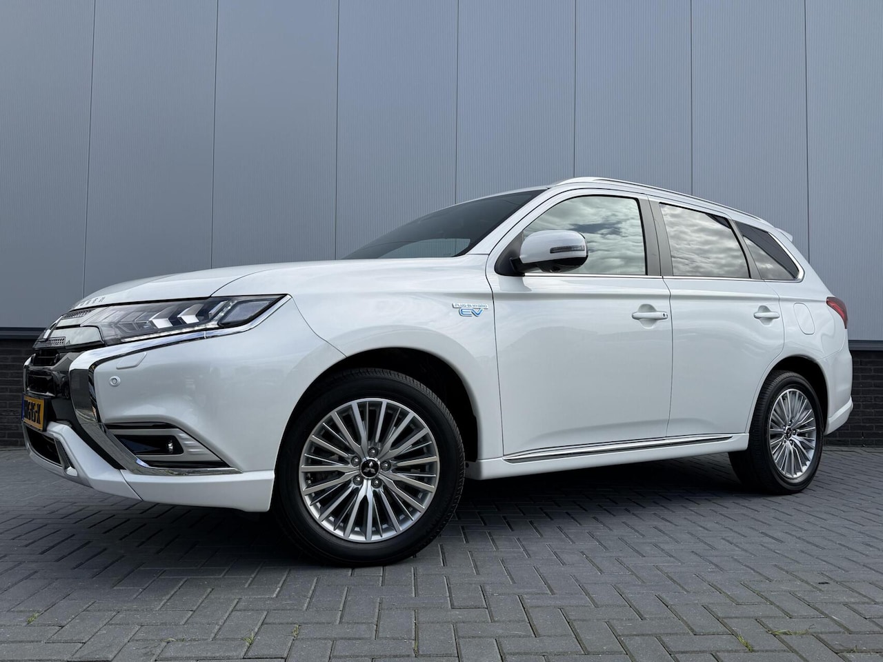 Mitsubishi Outlander - 2.4 PHEV Instyle+ 2.4 PHEV Instyle - AutoWereld.nl