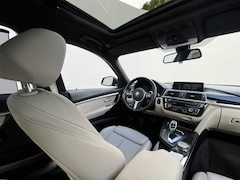 BMW 3-serie - 320i Luxury Edition / Dealer Onderhouden / Schuif-Kantel Dak / DAB / 19" Lichtmetalen Spor