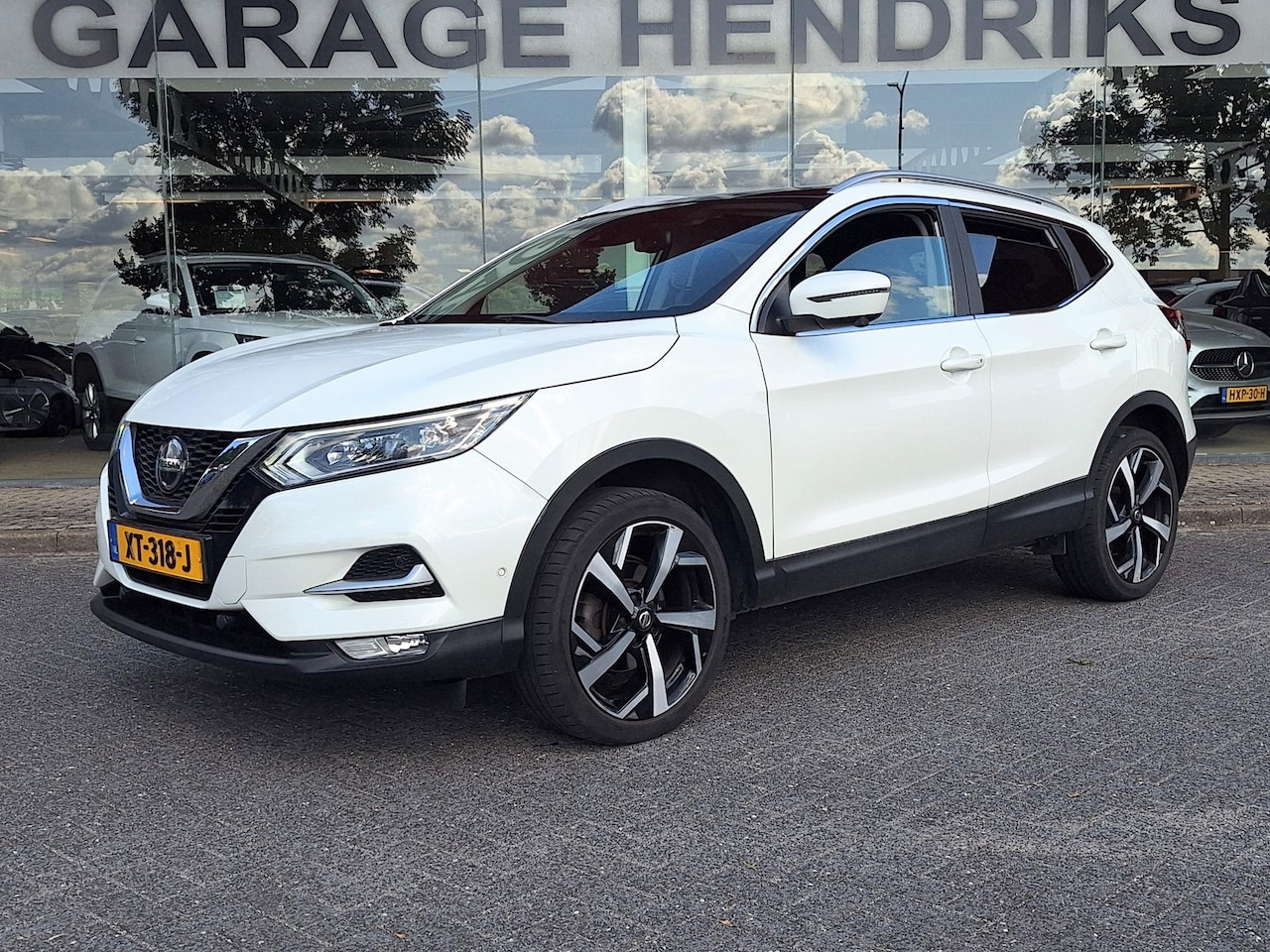Nissan Qashqai - 1.2 Tekna + | Pano | Trekhaak | NAP | Leder | 360Cam | Navi | Climate | LED | Onderhoudshi - AutoWereld.nl