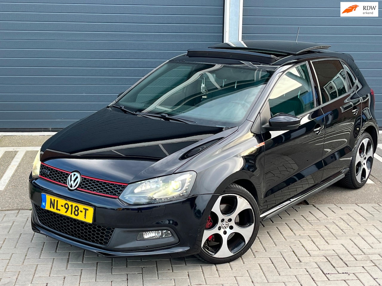 Volkswagen Polo - 1.4 TSI GTI PANO CLIMA DSG AUTOMAAT 5 DEURS LED BOMVOL OPTIES RIJD SCHAKELT ALS NIEUW - AutoWereld.nl