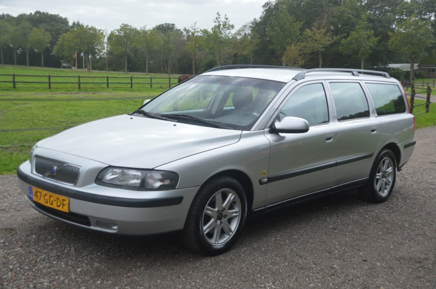 Volvo V70 - 2.4 Comfort Line Automaat 170 pk APK oktober 2027 - AutoWereld.nl