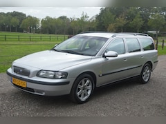Volvo V70 - 2.4 Comfort Line Automaat 170 pk APK oktober 2027