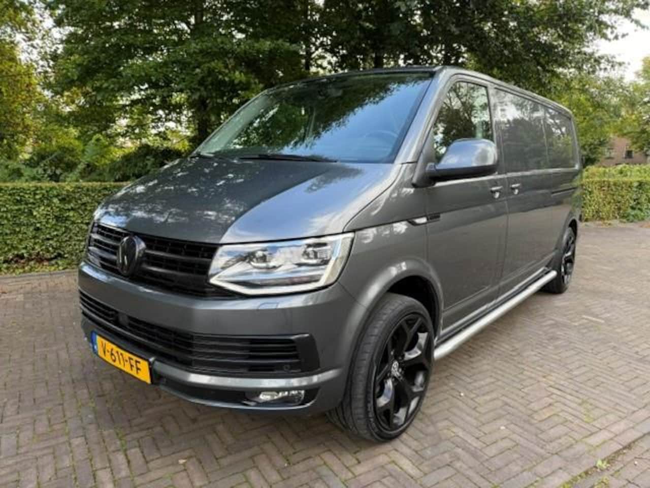 Volkswagen Transporter - 2.0TDI 150PK DSG L2H1 highline/Xenon/Trekhaak/Leer/Bulli/Schuifdeur Links/APK - AutoWereld.nl