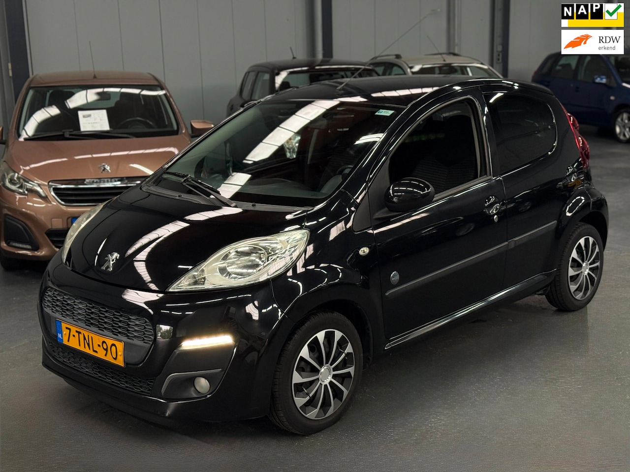 Peugeot 107 - 1.0 Envy Led Dagrijverlichting APK NAP Airco - AutoWereld.nl