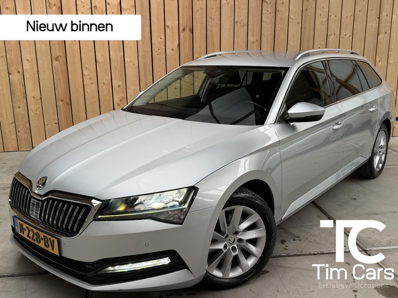 Skoda Superb Combi - 1.5 TSI ACT Business Edition Automaat | Adaptieve cruise control | Apple CarPlay/Android A - AutoWereld.nl