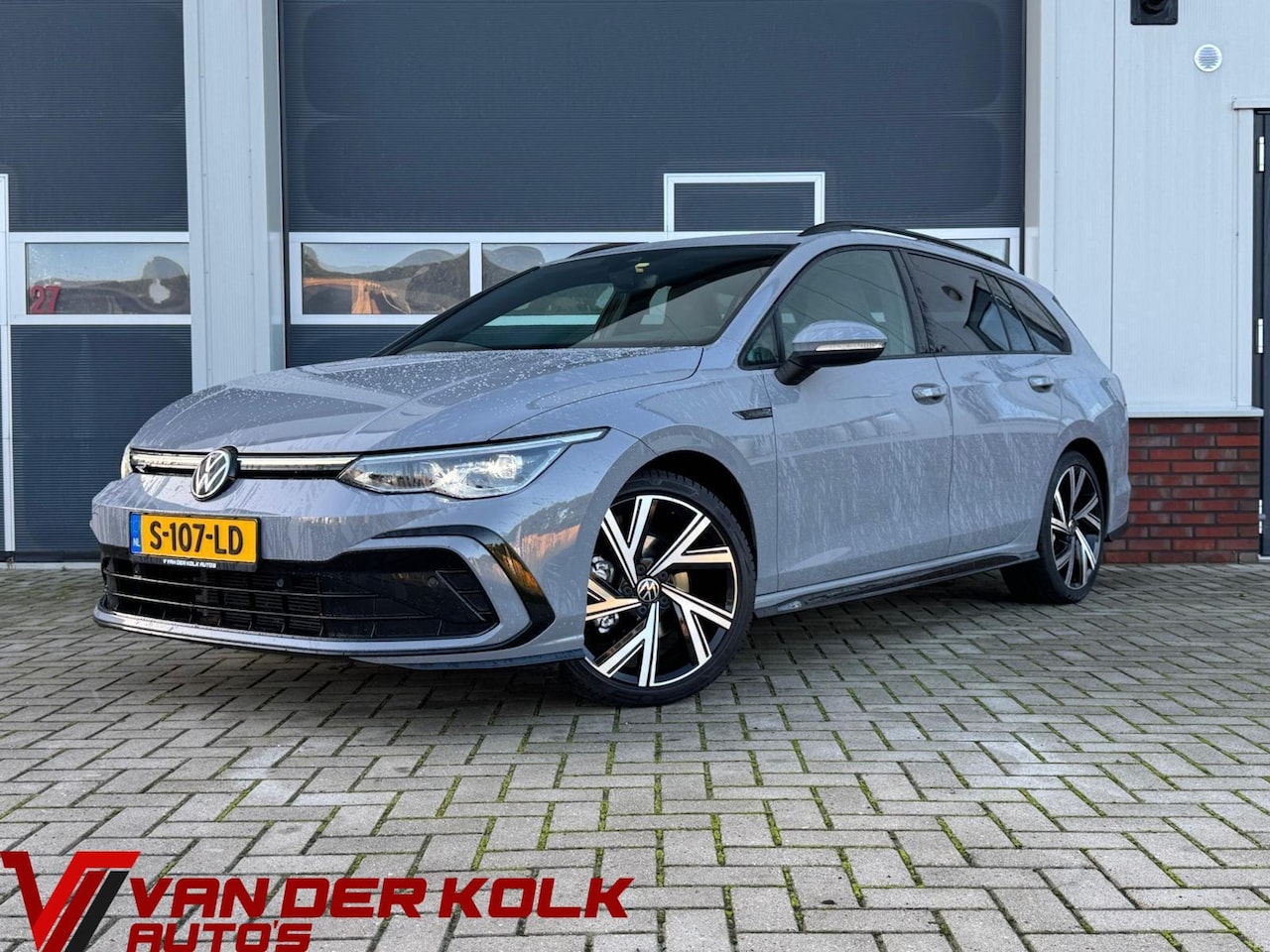 Volkswagen Golf Variant - 1.5 eTSI R-Line In/Exterieur | Panorama | Full LED | IQ. Drive | CarPlay | Stuur-Stoelverw - AutoWereld.nl