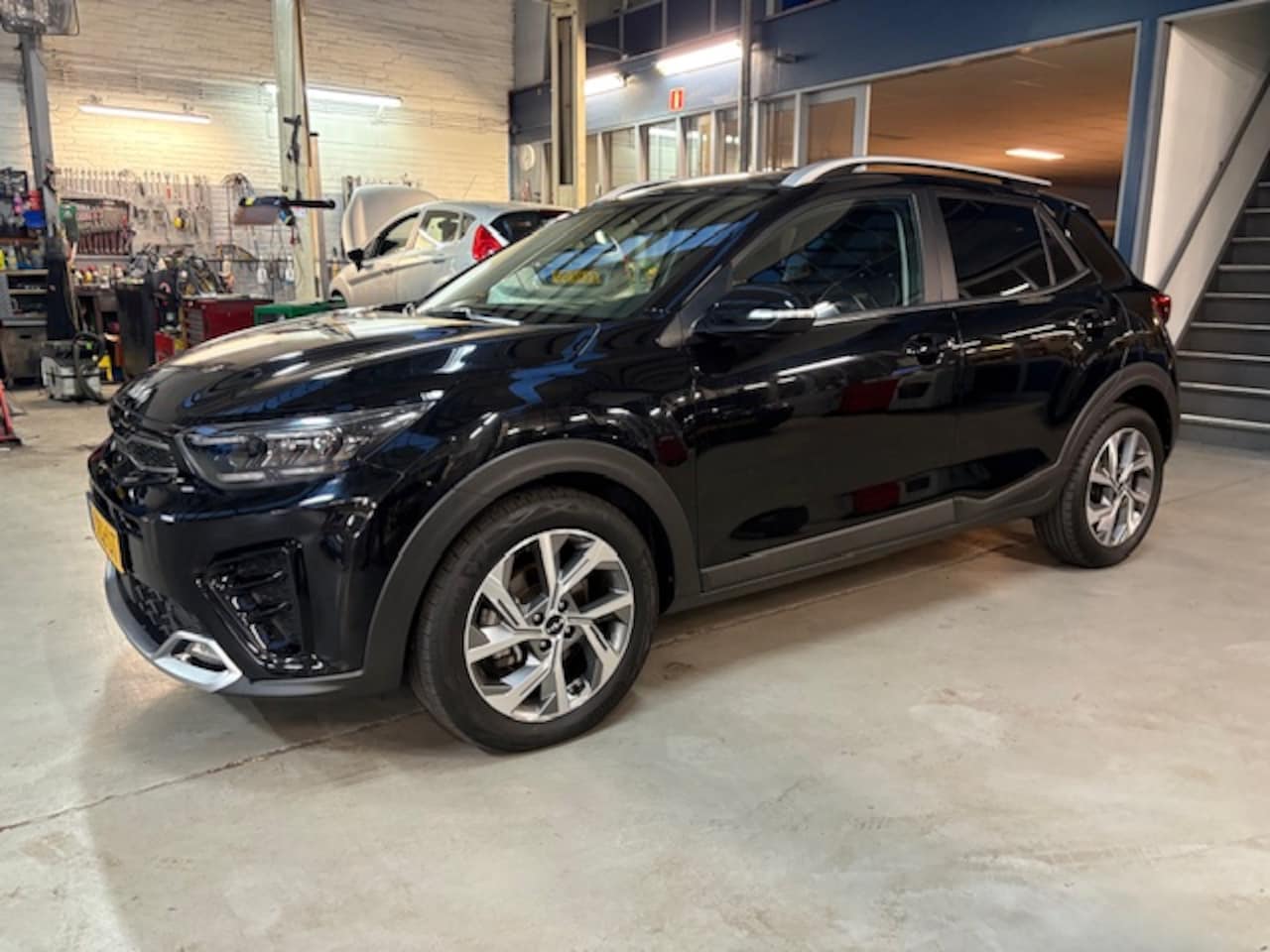 Kia Stonic - 1.0 T-GDi MHEV 100pk GT-Line | Apple carplay / Android auto | Navigatie | Camera | Lm velg - AutoWereld.nl