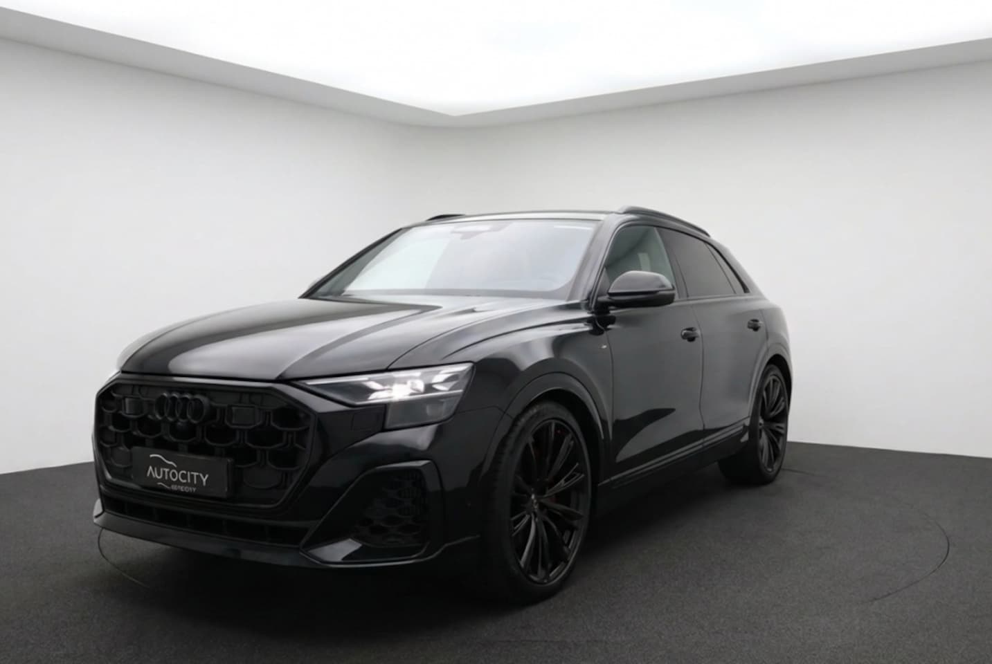 Audi Q8 - 60 TFSI e-hybrid quattro S Line Competition l AWD Besturing l B&O l HUD l Trekhaak l Alcan - AutoWereld.nl