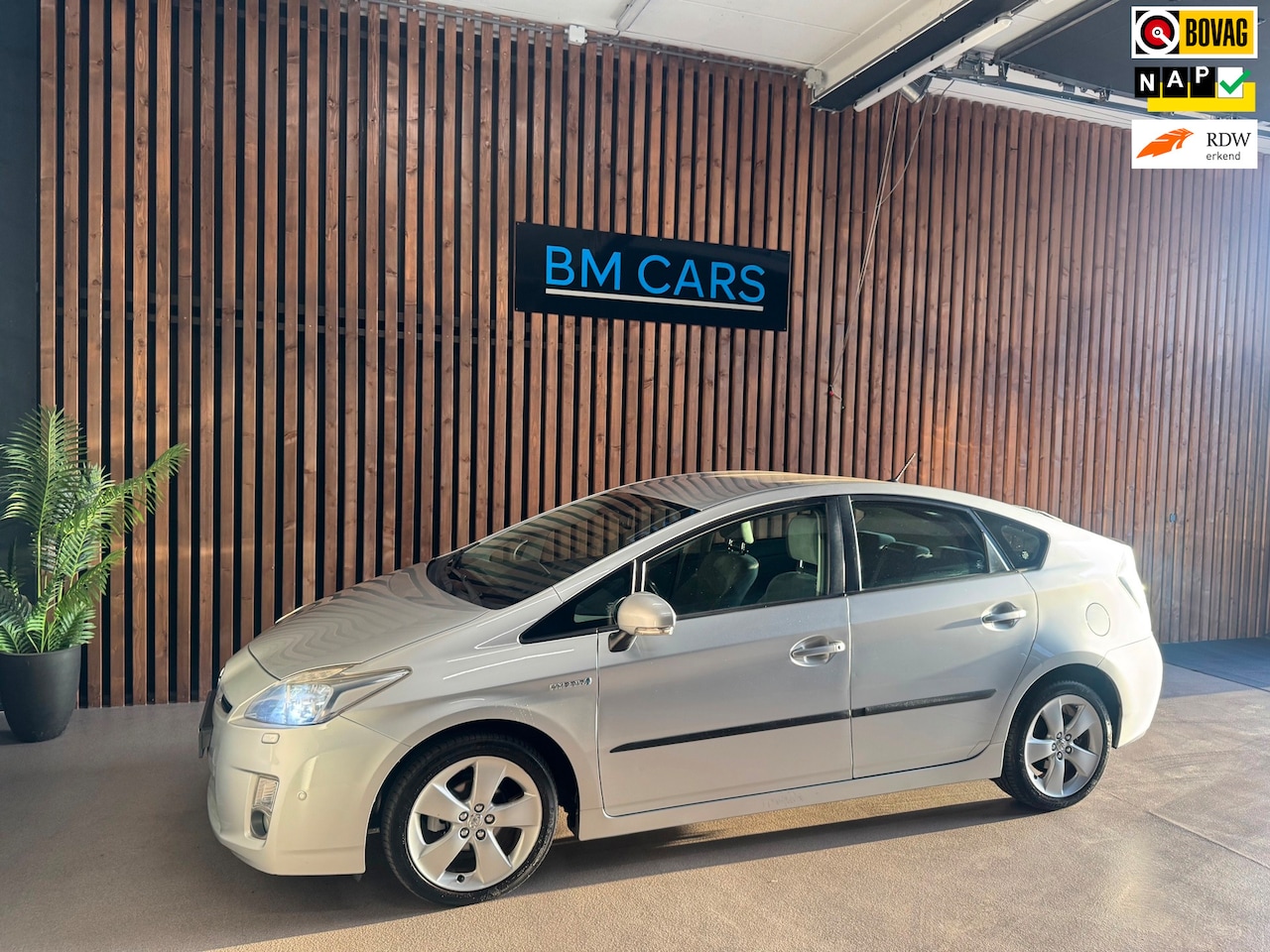 Toyota Prius - 1.8 Dynamic Navigatie,Cruise control, Camera - AutoWereld.nl