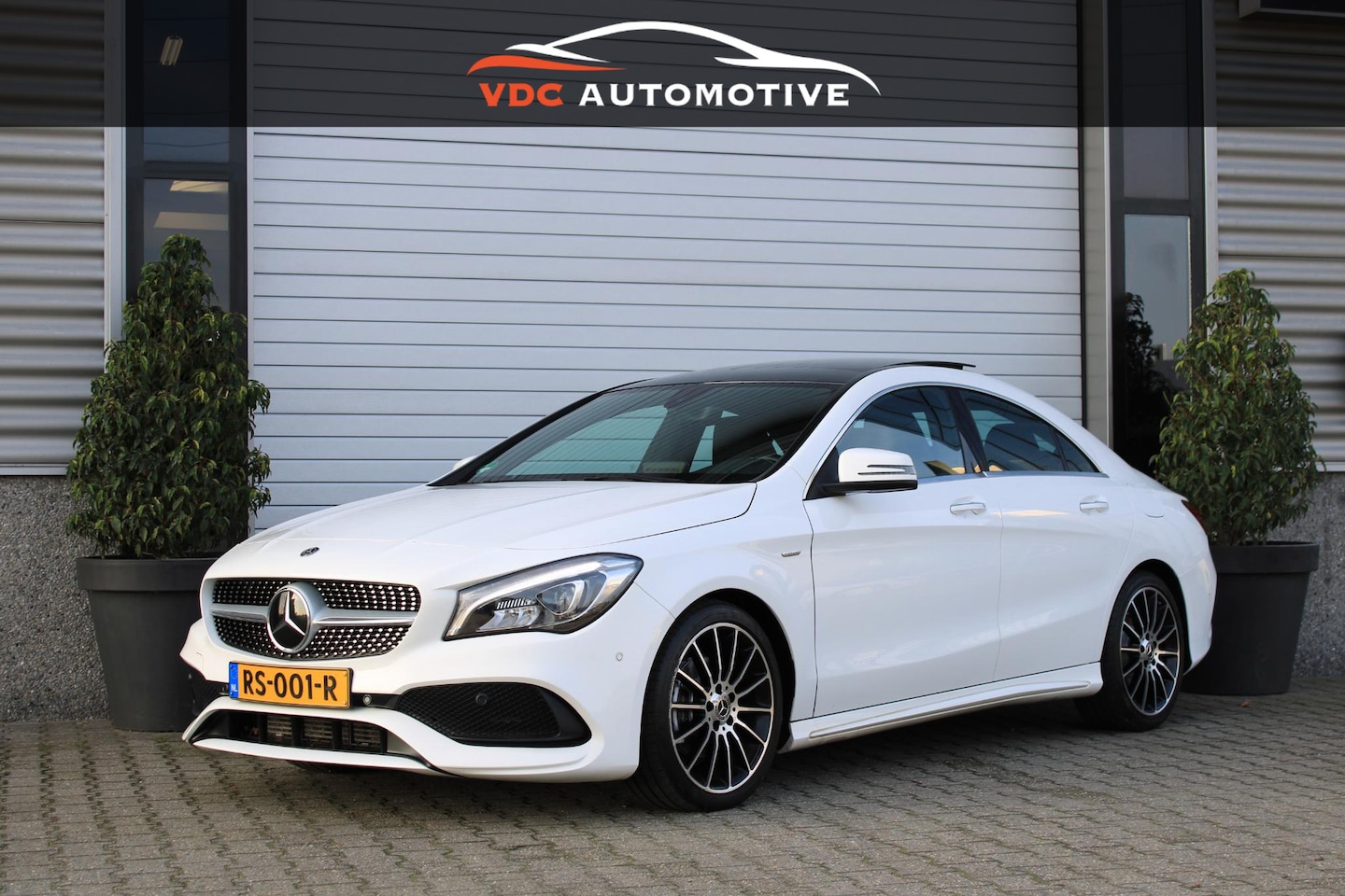 Mercedes-Benz CLA-Klasse - 180 AMG Pano | Distronic | Memory | Camera | Carplay | White Art Edition - AutoWereld.nl