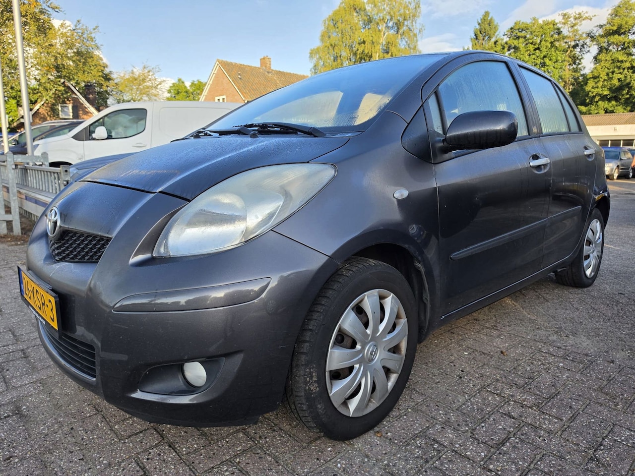 Toyota Yaris - 1.3 VVT-i Aspiration 1.3 VVTi Aspiration - AutoWereld.nl
