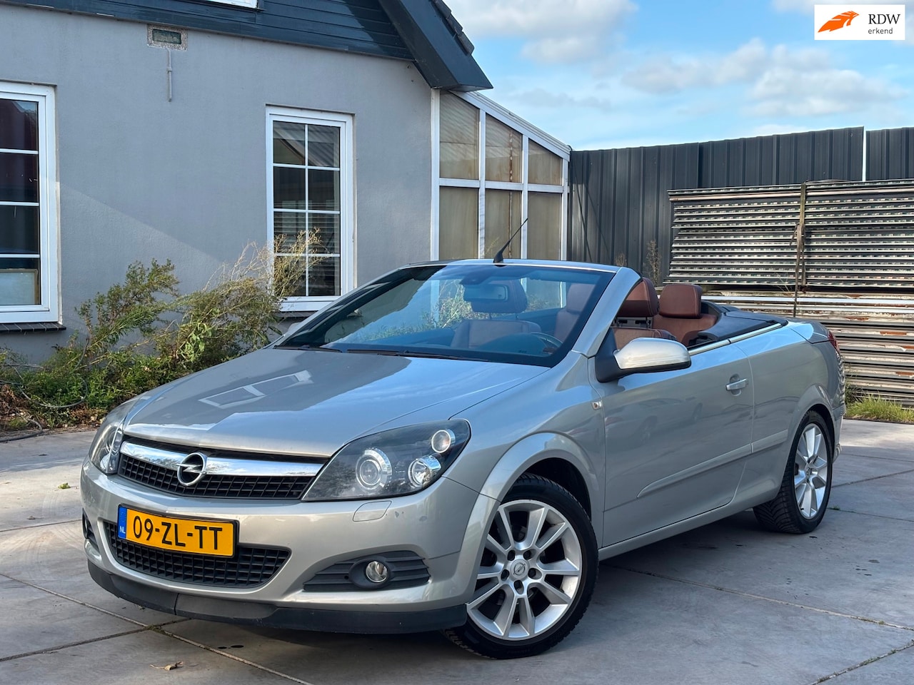 Opel Astra TwinTop - 1.8 Temptation| Cabrio | Leder | Airco | Automaat | Onderhoudshistorie | Velgen | Rijklaar - AutoWereld.nl