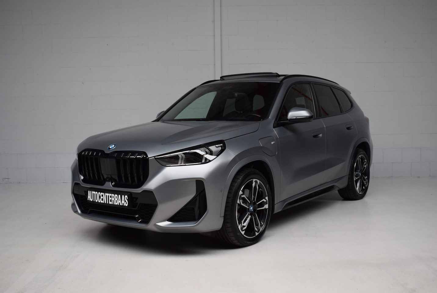 BMW X1 - XDrive30e 326PK PHEV M-SPORT HARMAN-KARDON / PANORAMADAK / HEAD-UP / CAMERA / BTW / DEALER - AutoWereld.nl